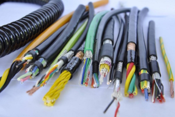 PUR控制電纜：工業(yè)自動化與機(jī)器人領(lǐng)···